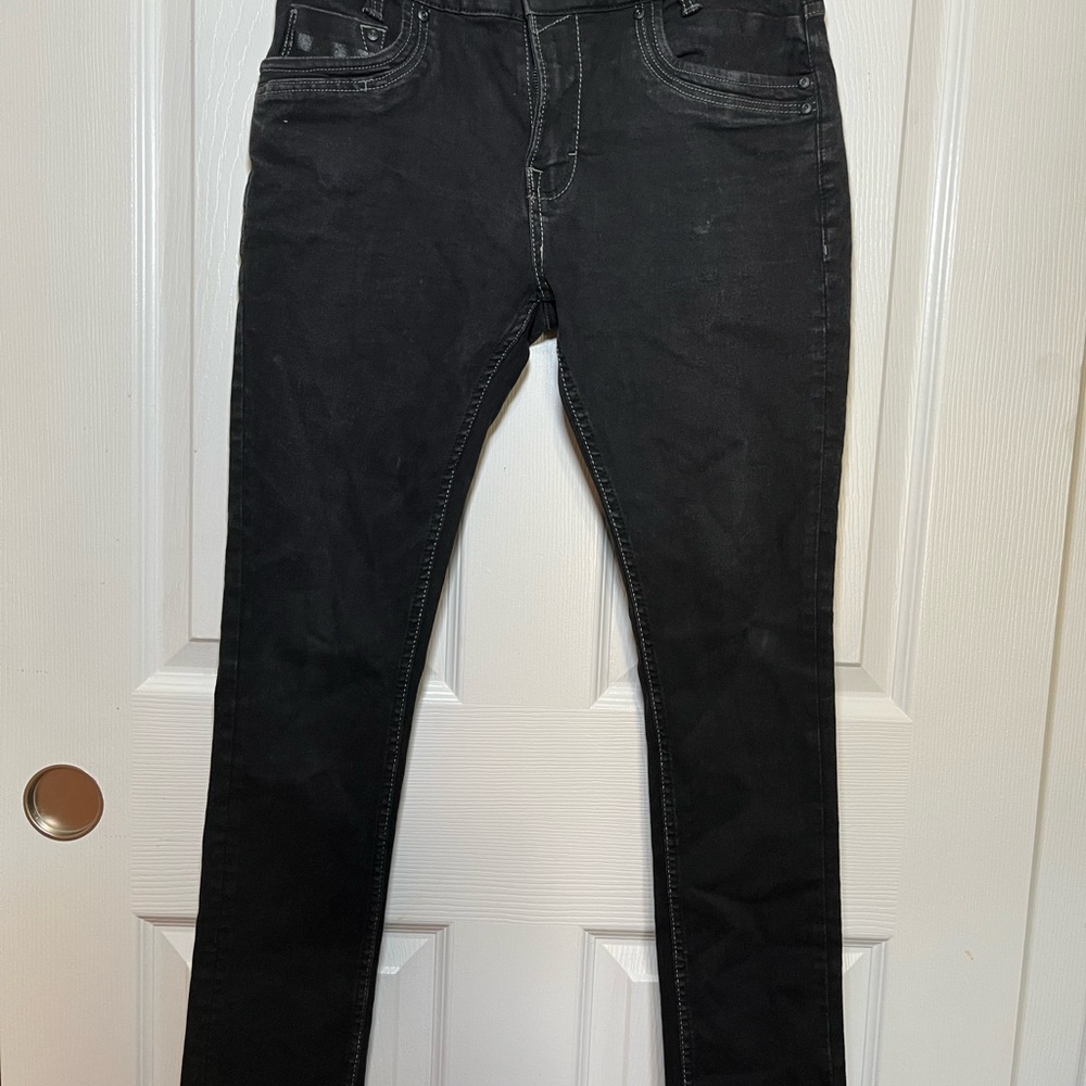 Black Skinny Jeans with Sleek Fit